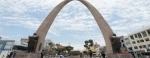 El arco parabólico es un monumento ubicado en el Centro Cívico de la ciudad de Tacna, fue inaugurado el 28 de agosto de 1959 .  Tacna - PERU