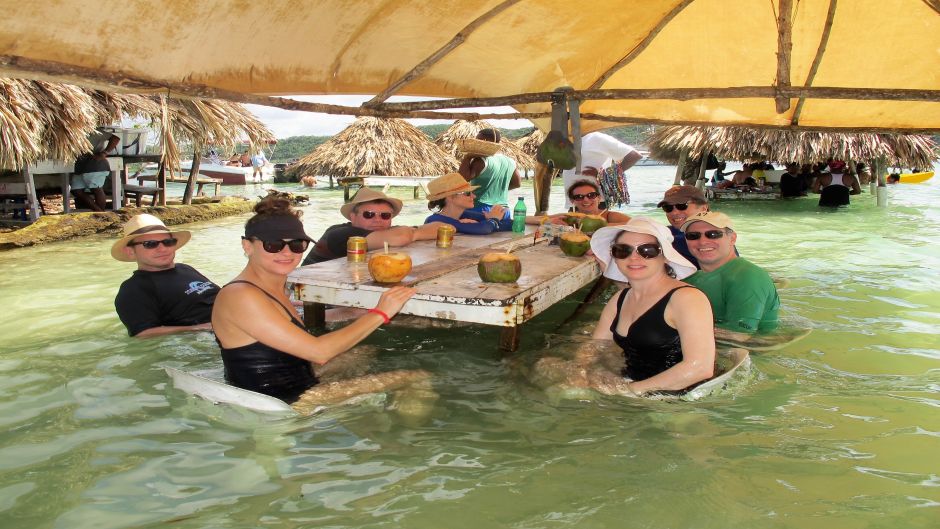 Fiesta de la isla cholon, Cartagena de Indias, COLOMBIA