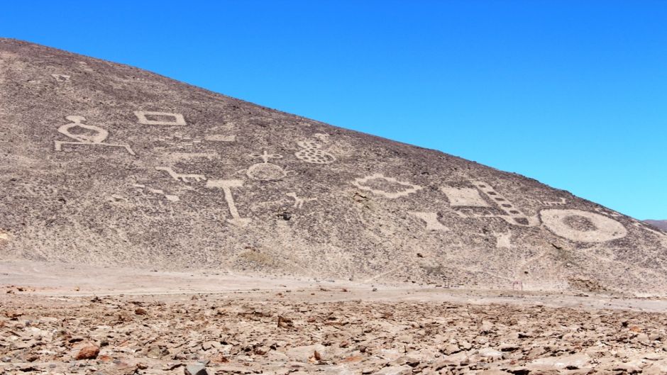 TOUR SALITRERAS + GEOGLIFOS PINTADOS, Iquique, CHILE