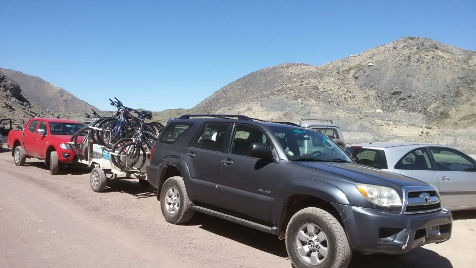 LOS ANDES EN MOUNTAIN BIKE. EMBALSE DEL YESO, Santiago, CHILE