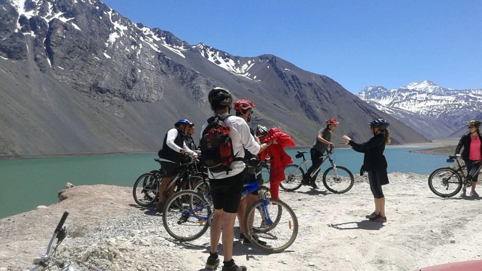 LOS ANDES EN MOUNTAIN BIKE. EMBALSE DEL YESO, Santiago, CHILE