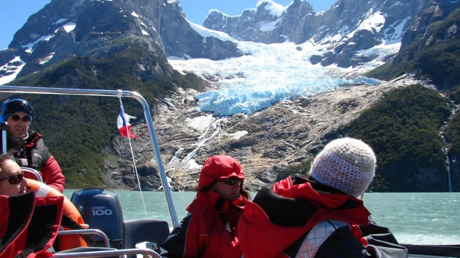 NAVEGACION GLACIARES BALMACEDA Y SERRANO, Puerto Natales, CHILE