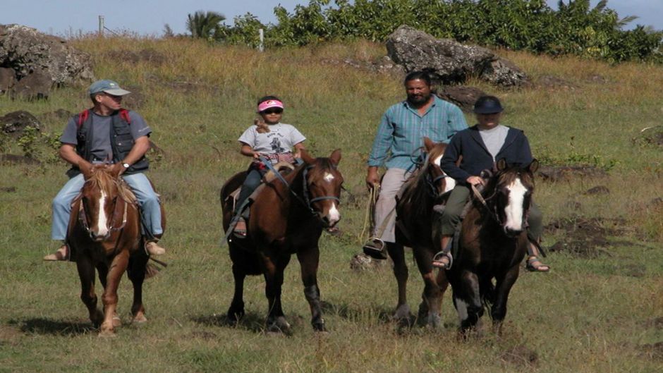 CABALGATA EN ISLA DE PASCUA, Isla de Pascua, CHILE