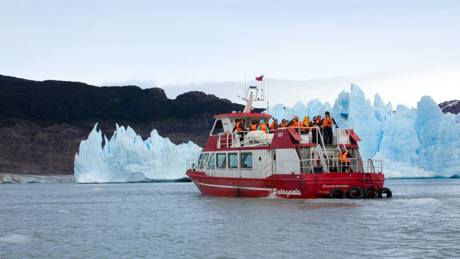 NAVIGACIÃ³N AL GLACIAR GREY DESDE HOSTERIA LAGO GREY, Torres del Paine, CHILE